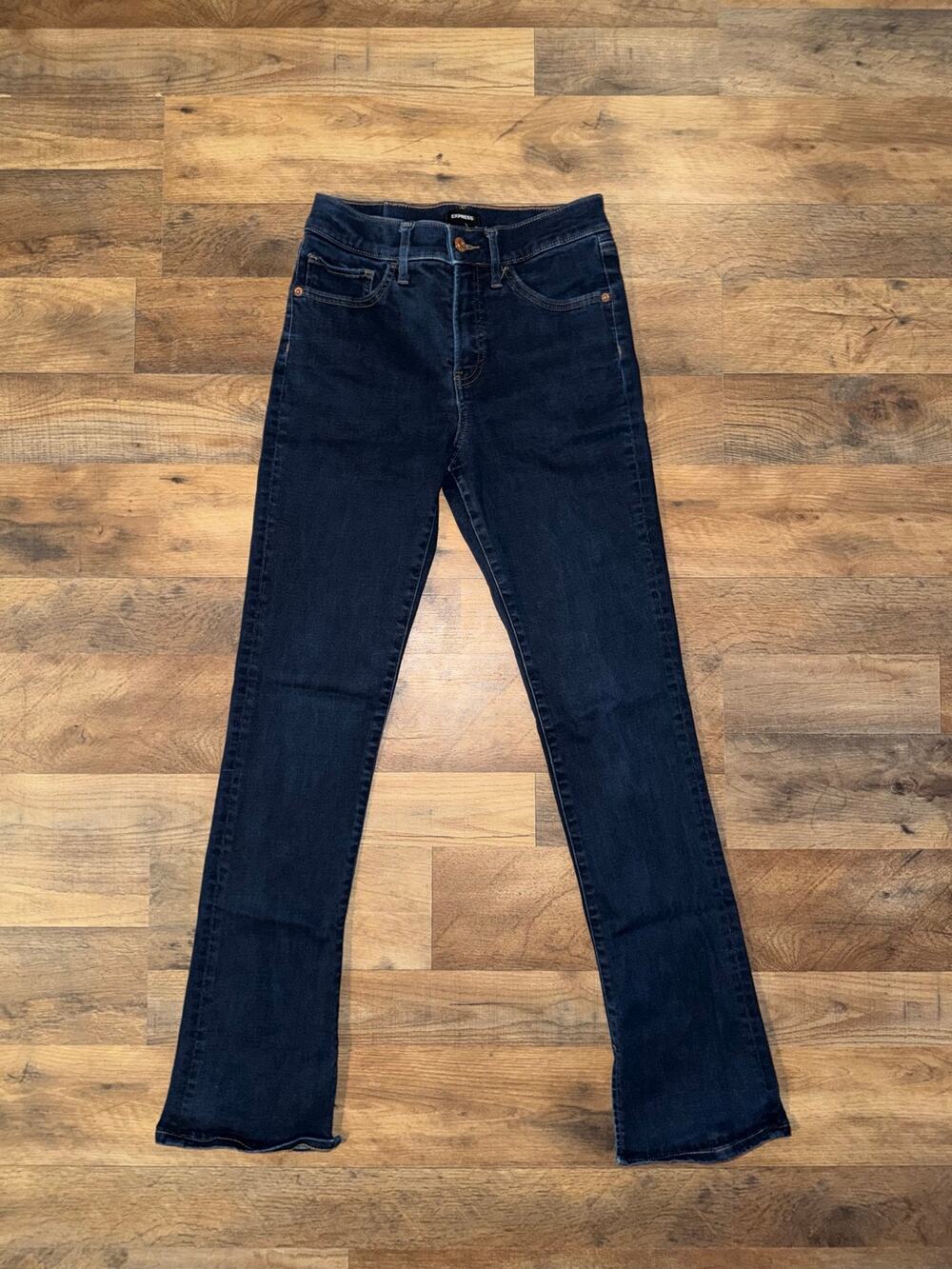 Express women’s skyscraper mid rise blue jeans